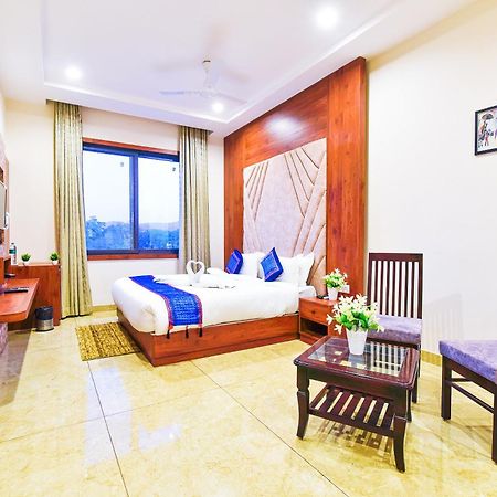 Hotel Remark Udaipur Exterior photo