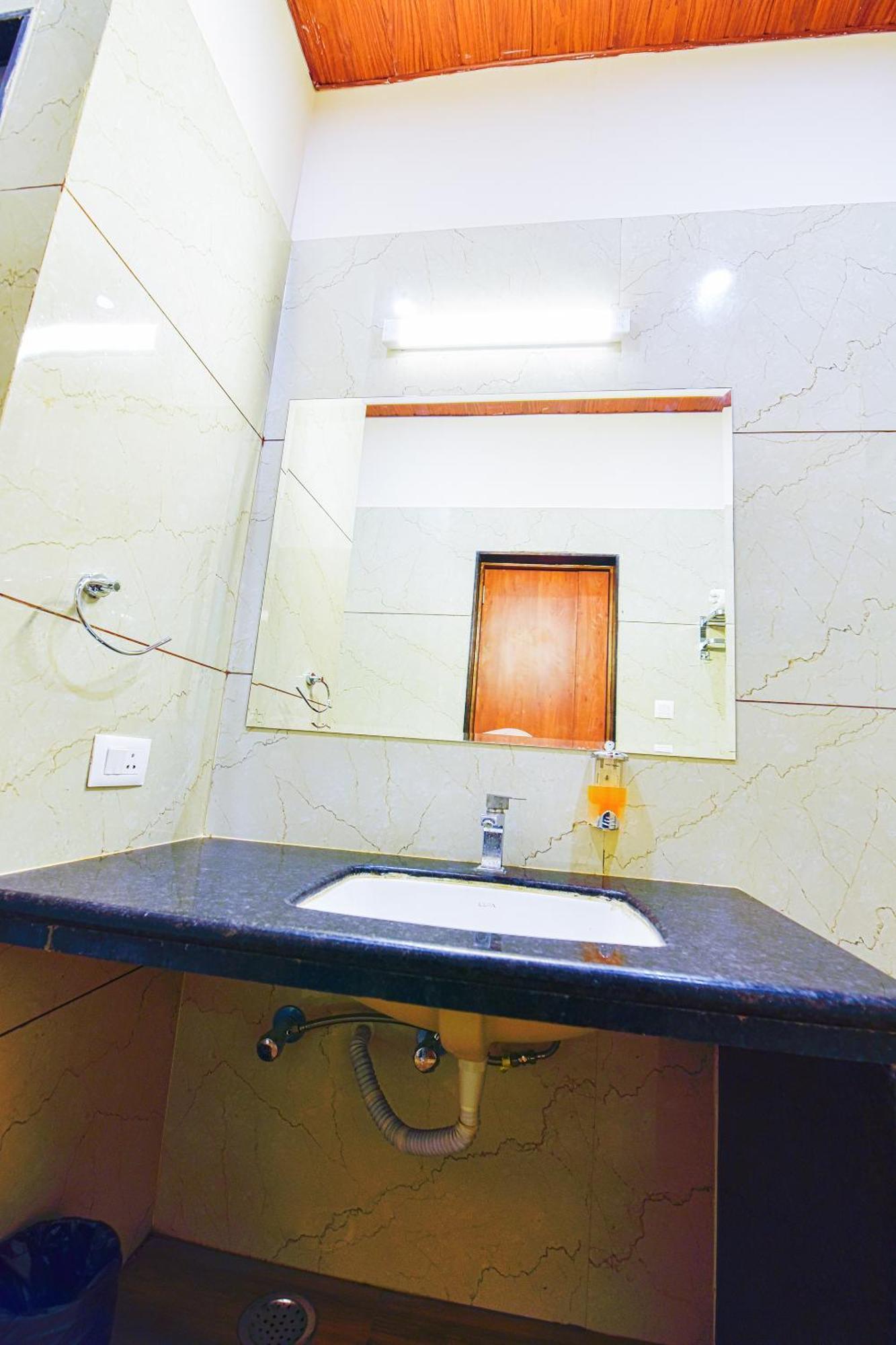 Hotel Remark Udaipur Exterior photo