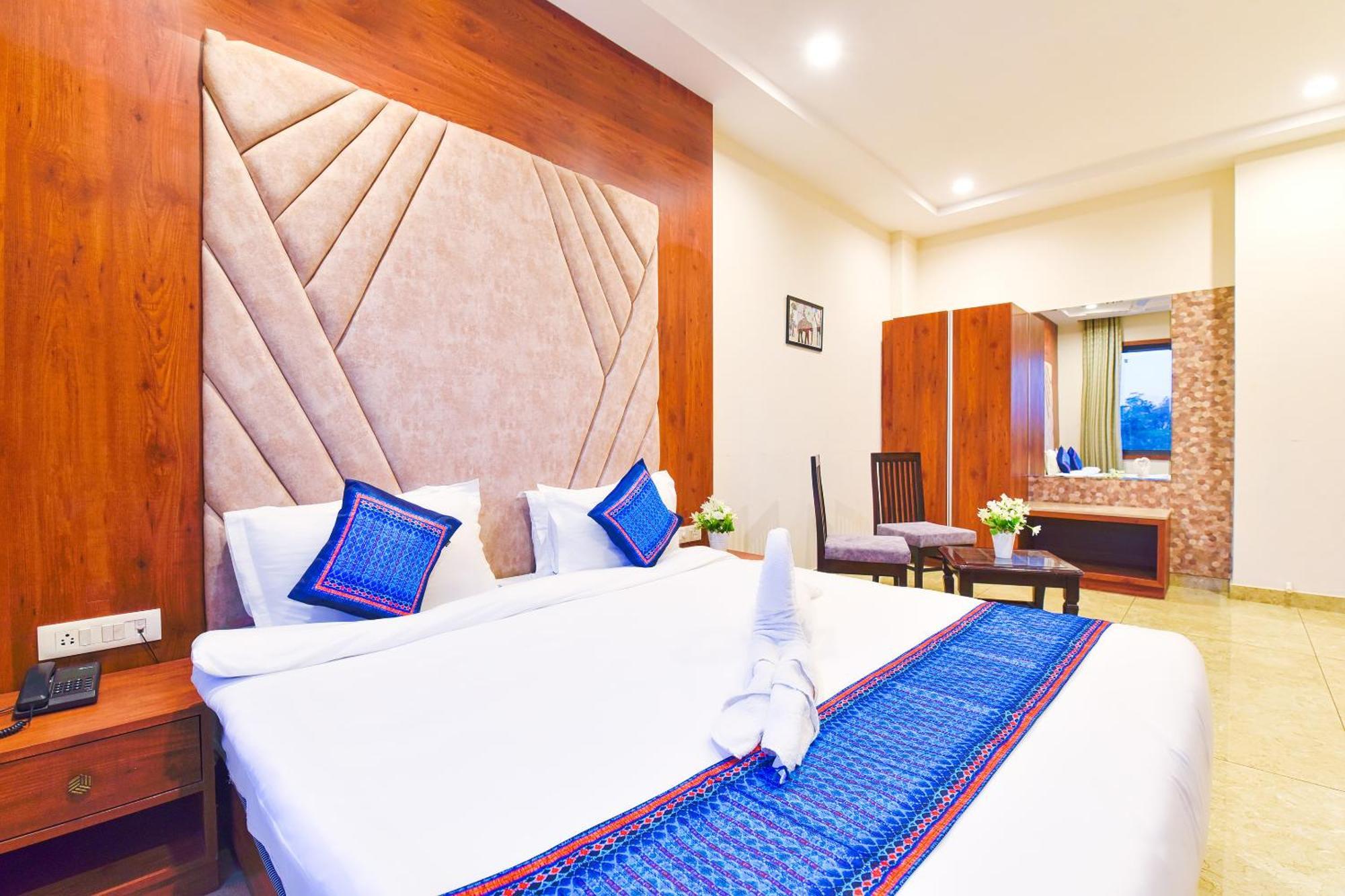 Hotel Remark Udaipur Exterior photo
